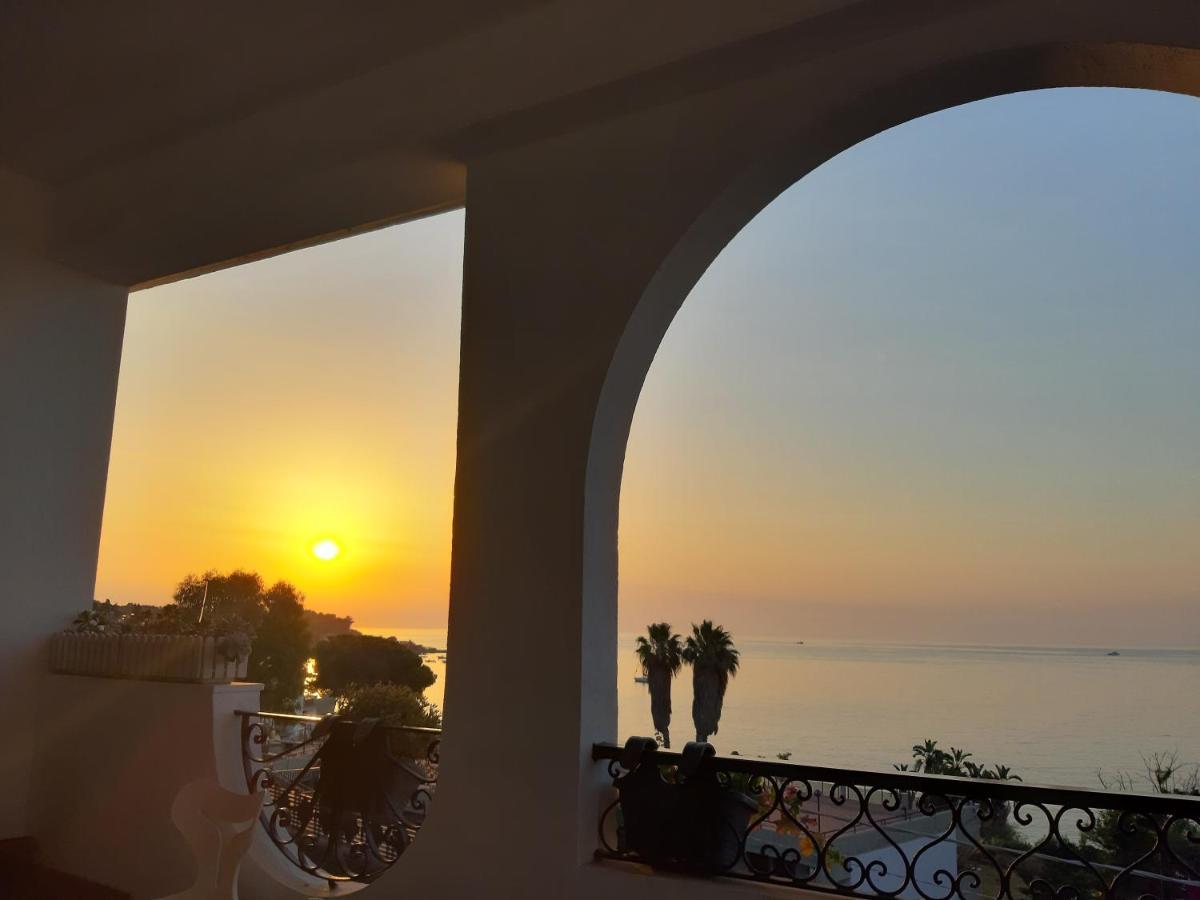 B&B Sea Terrace Aci Castello Dış mekan fotoğraf