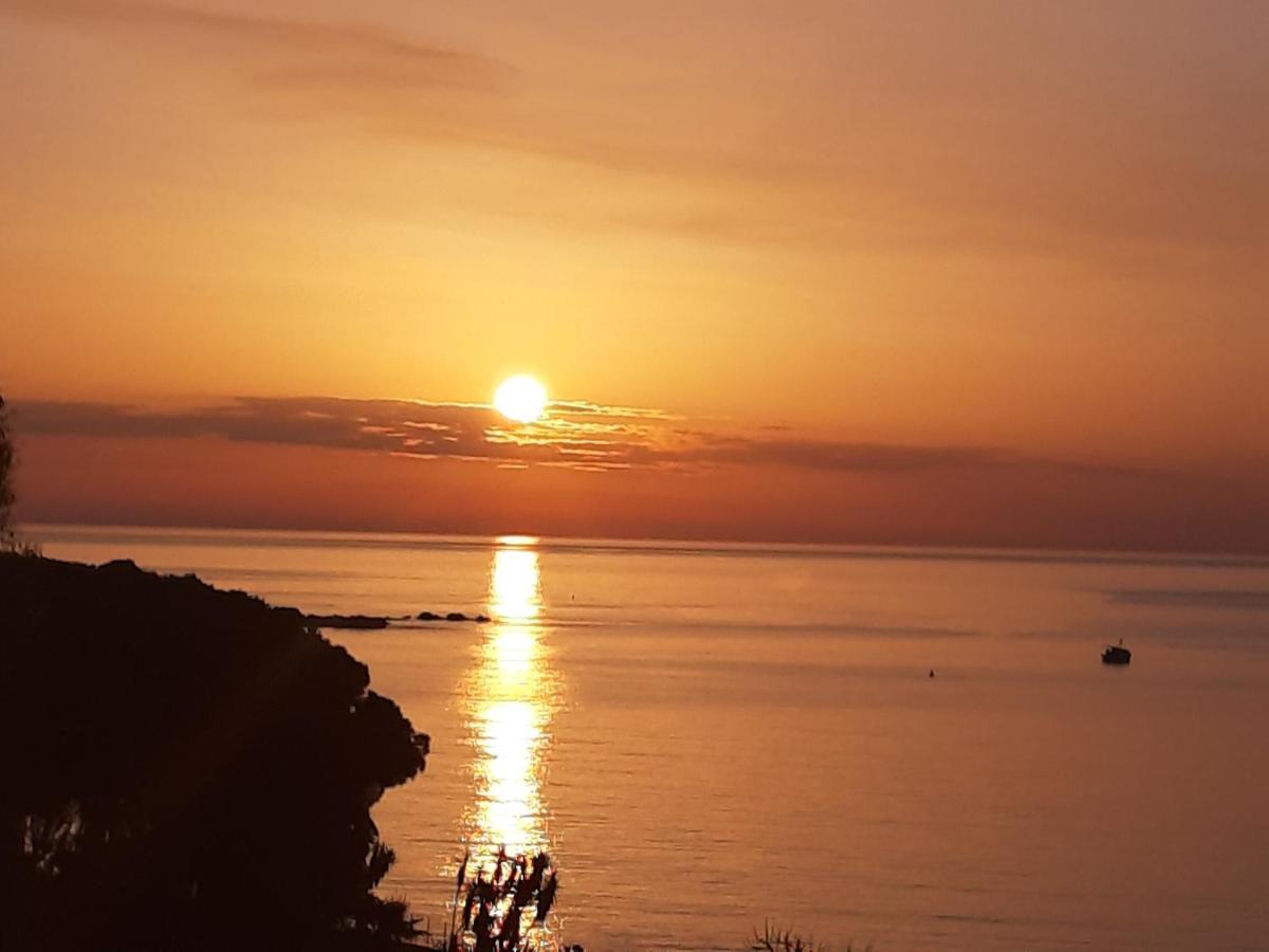 B&B Sea Terrace Aci Castello Dış mekan fotoğraf
